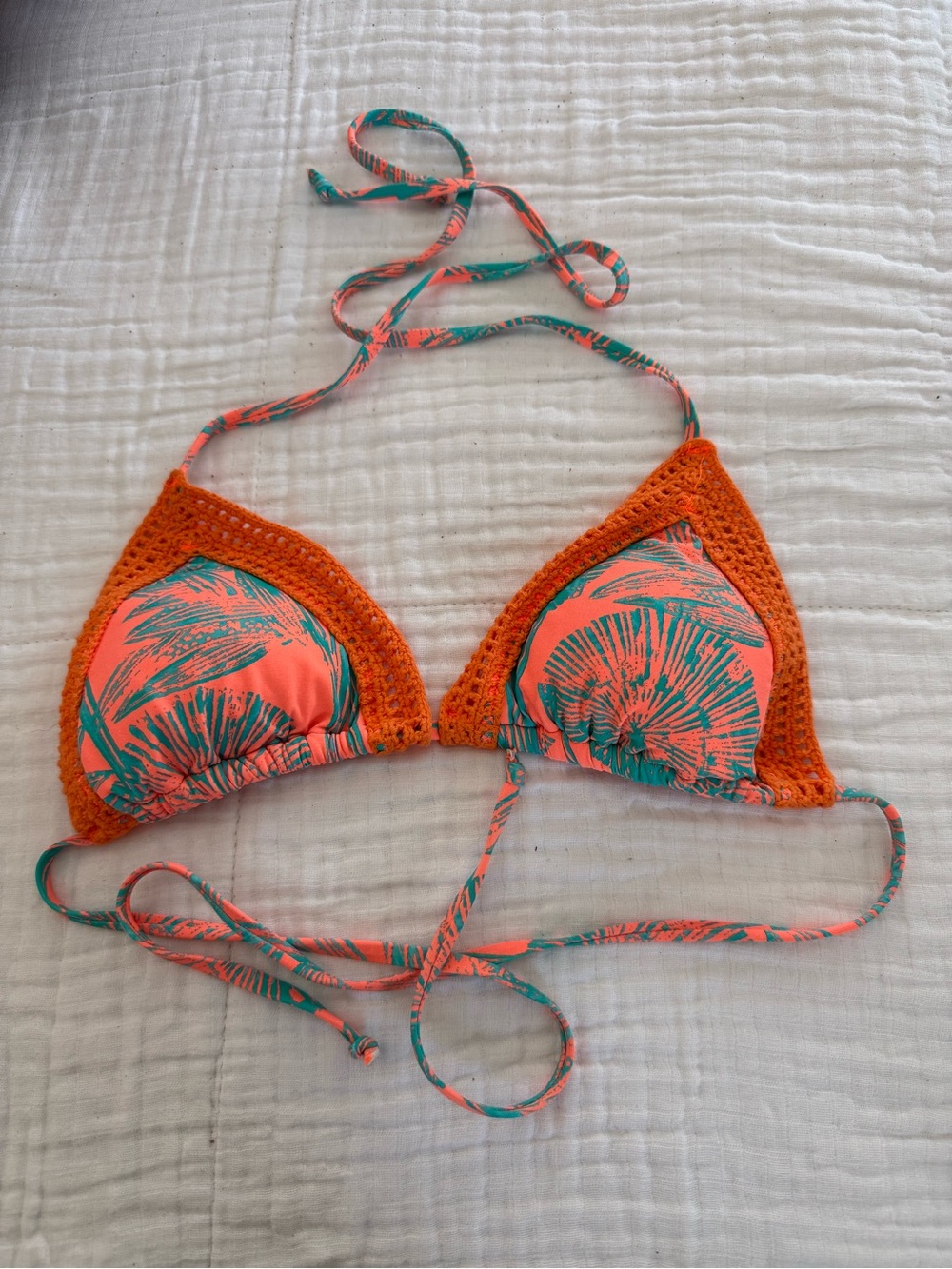 NWOT Eidon Triangle Bikini Top Size Medium